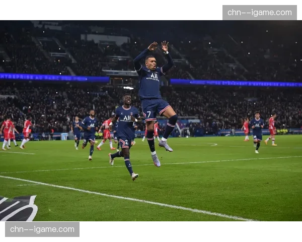 赛前动态：巴黎圣日耳曼公布对阵摩纳哥大名单，姆巴佩伤愈回归替补席